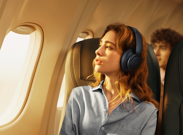 Don't forget your headphones or headphones for a comfortable trip Don't forget your headphones or headphones for a comfortable trip