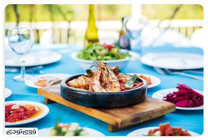 Famous restaurants and local dishes of Santorini