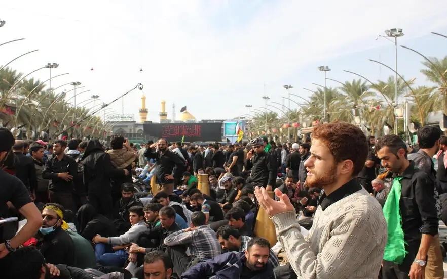 Arbaeen walk and observing important points in a large crowd