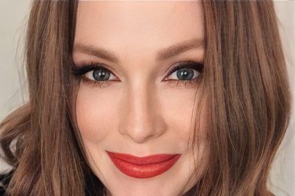 Julianne Moore's Style Review - Biography