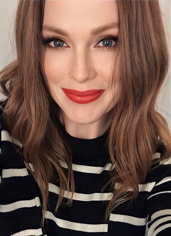 Julianne Moore's Style Review - Biography