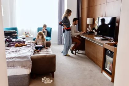 Family of four in the hotel. Photo source: huffingtonpost