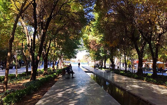 Chaharbagh Abbasi Street is one of the attractions of Isfahan Gardi