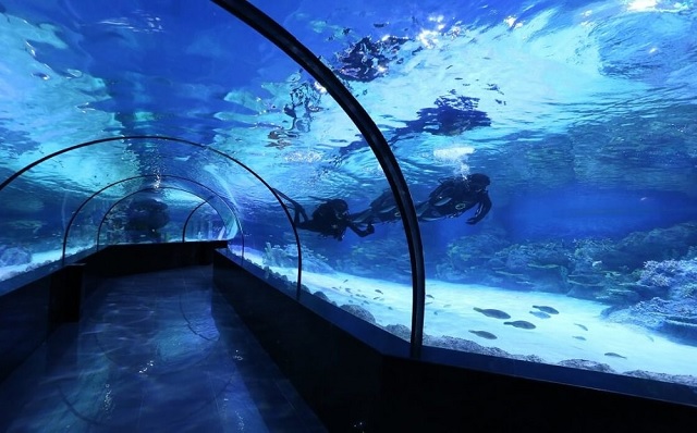 Isfahan Aquarium in Najvan Park