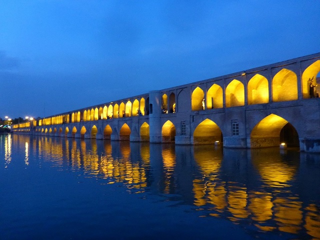 Thirty-three bridges from Isfahan's sights