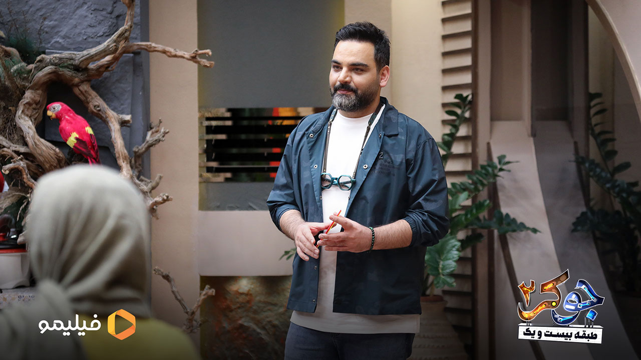   How are Ehsan Alikhani's clothes chosen? 