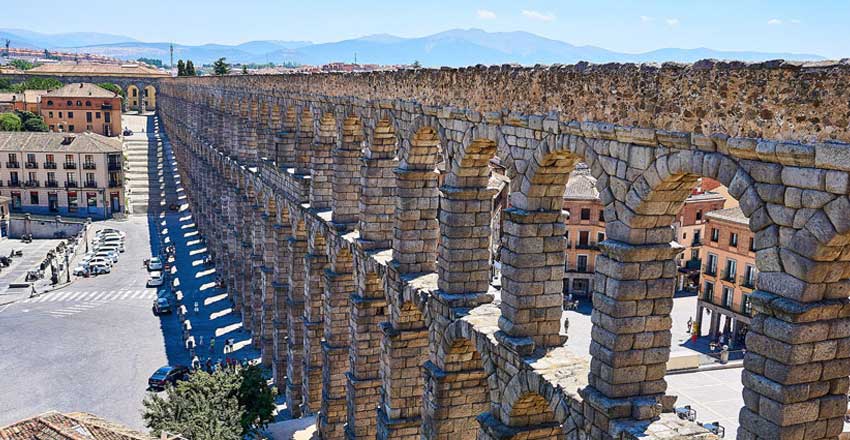 Segovia's Roman aqueduct is one of the must-see places in Spain