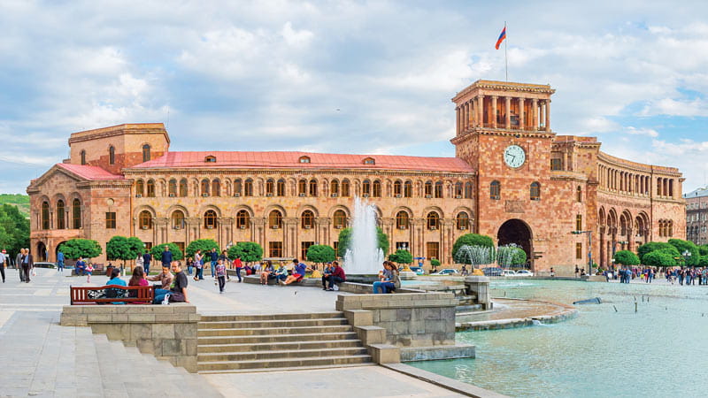 Tourists in Republic of Armenia Square, photo source of Armenia Tours website, photographer: unknown