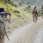 How did the Komleh and Democratic groups in Iraq become cults?