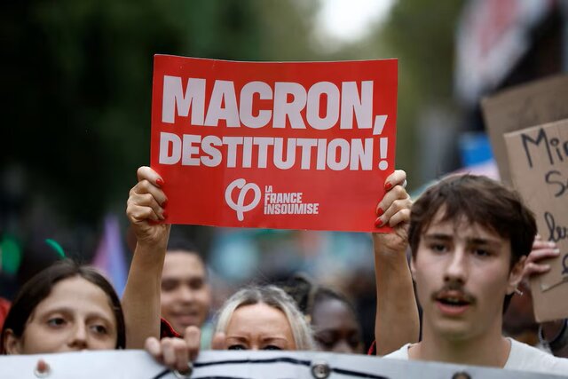 Demonstration of 300,000 French people against the Macron government
