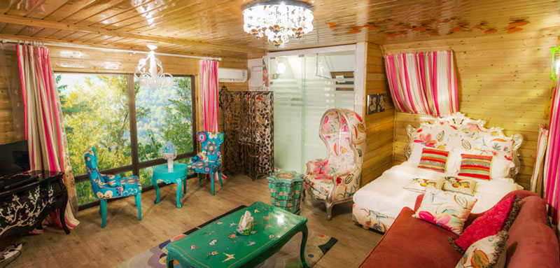 Honeymoon Suite 3 at Bam Sabz Ramsar Hotel; Photo source: Ramsar cable car website; Photographer: Unknown