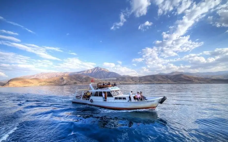 The best time to travel to Van Türkiye for shopping and entertainment 8 Boating on Lake Van