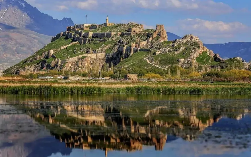The best time to travel to Van Türkiye for shopping and entertainment 3 Travel to Van in summer