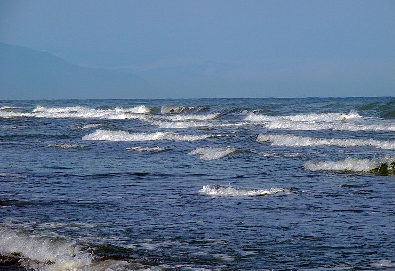Caspian Sea waves, photo source: Wikipedia, photographer: unknown