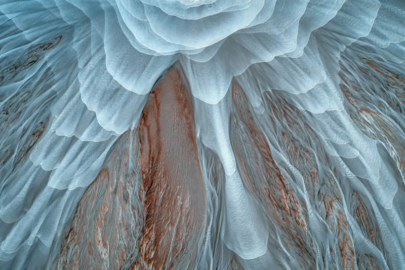 color movement of waves; The selected photo of the competition