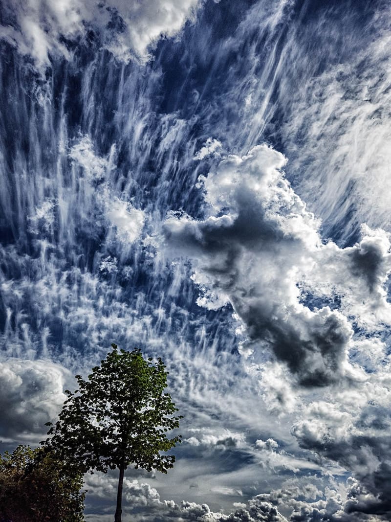 The movement of clouds in the Dutch sky 
