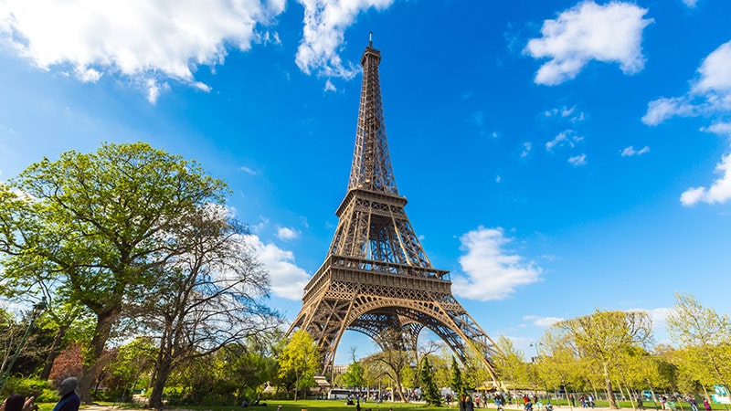 Eiffel Tower (Eiffel Tower); One of the most famous attractions in Paris