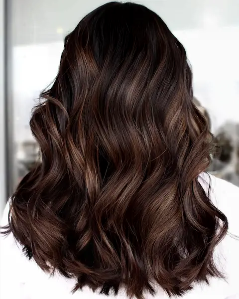 Chocolate brown, the trend hair color of 1403