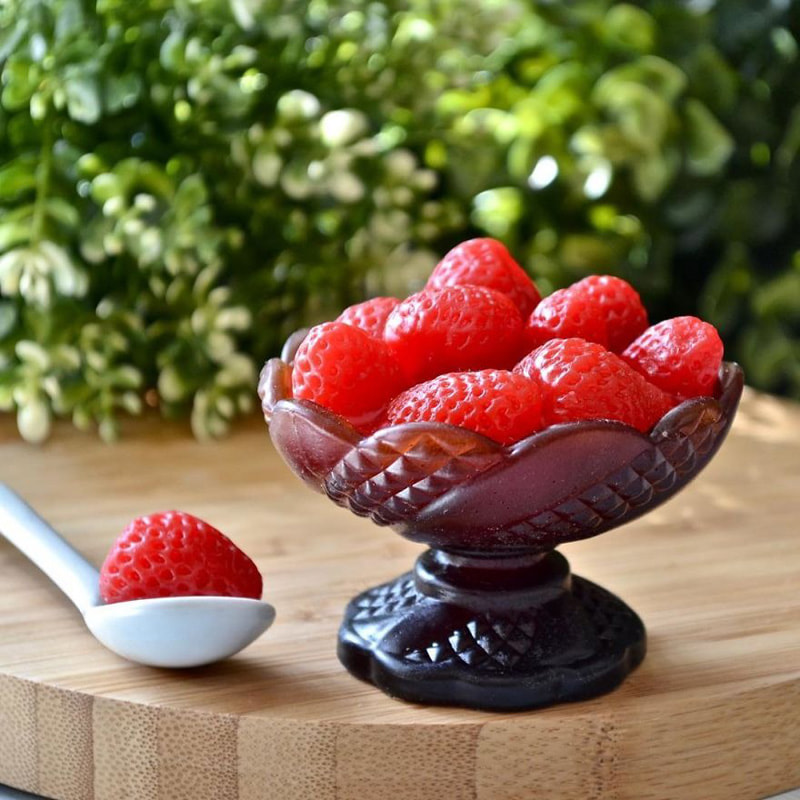 Soap in the form of a red berry dish