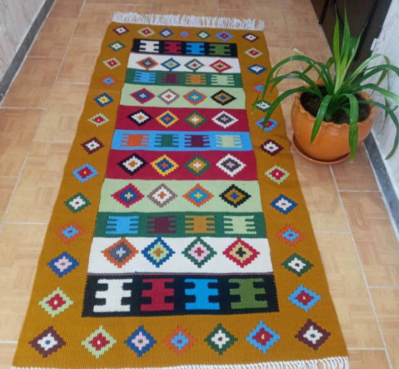 colorful Qashqai rug; Photo source: honariran; Name of the photographer: unknown