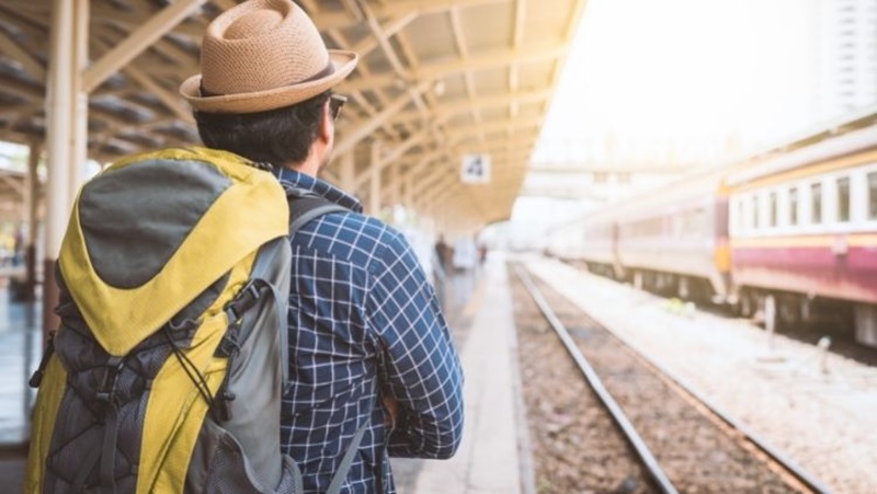 Use the train to reduce the cost of travel