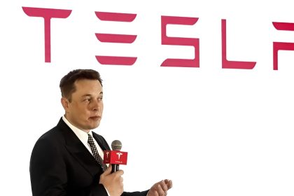 Elon Musk: Tesla's robot taxi will be unveiled soon_out
