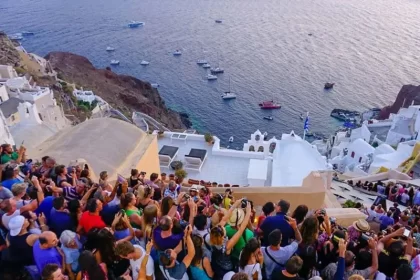 Problems of mass tourism in Santorini 2024