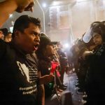 Invasion of protesters against judicial reforms to the Mexican Senate with chains and pipes+photos