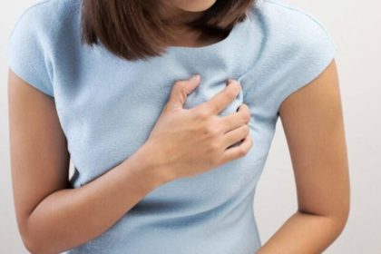 The cause of left and right nipple itching in women