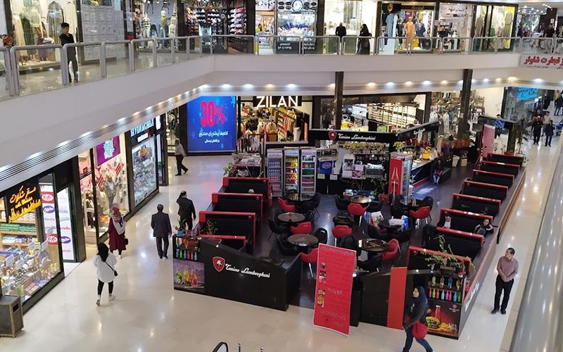 Tourists in Kish commercial center, photo source: Google Map, photographer: Morteza Borji