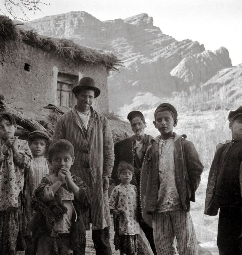 Village men and children in ancient Iran