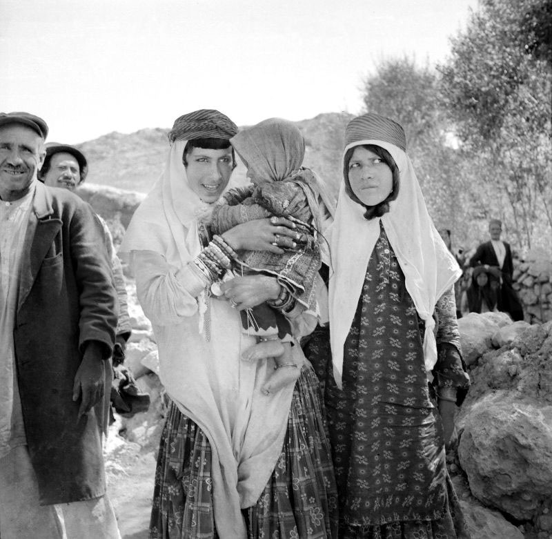 Nomadic mother and child in ancient Iran