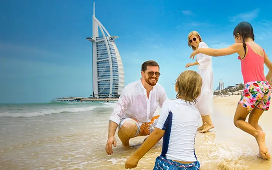 Spreading a family picnic in Sahel al-Safouh