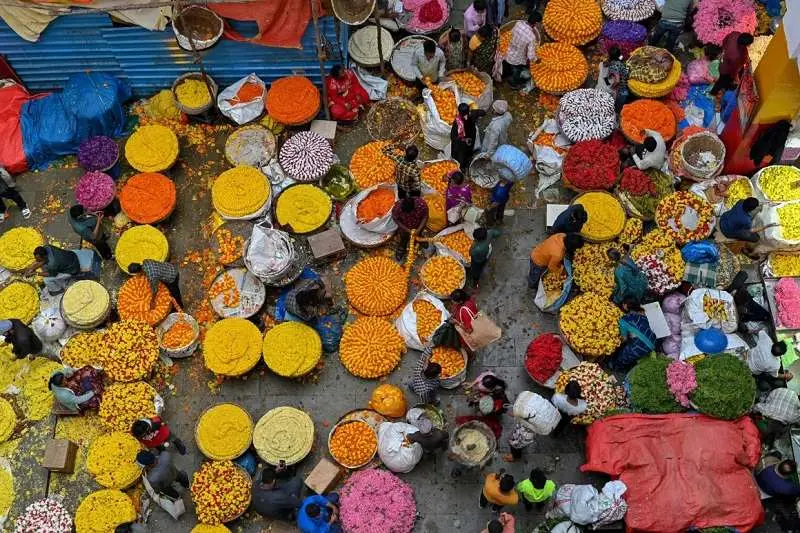 Diwali celebration preparations; Photo source: Edition.cnn.com website. Photographer: Manjunath Kiran