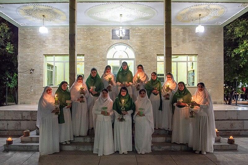 Zoroastrian girls, source: Wikipedia, photographer: unknown