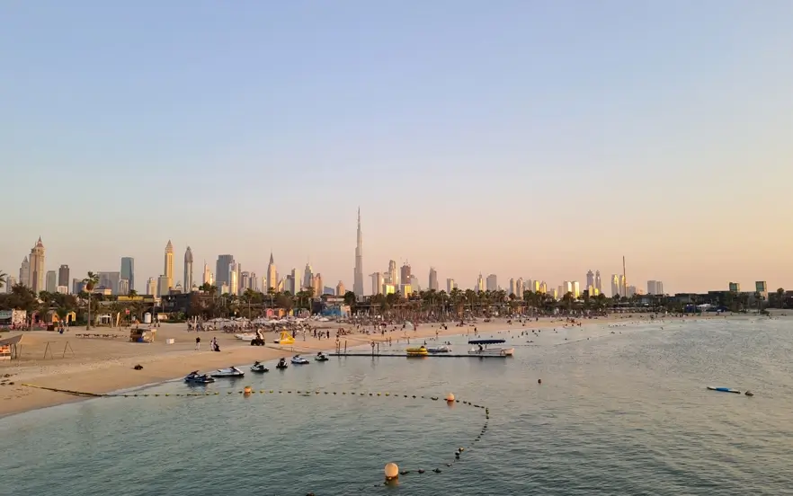 Travel to Dubai and experience the beaches with a tour