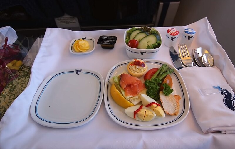 Foods of Iran Air First Class. Photo source: Wikimedia. Photographer: Aicvh99