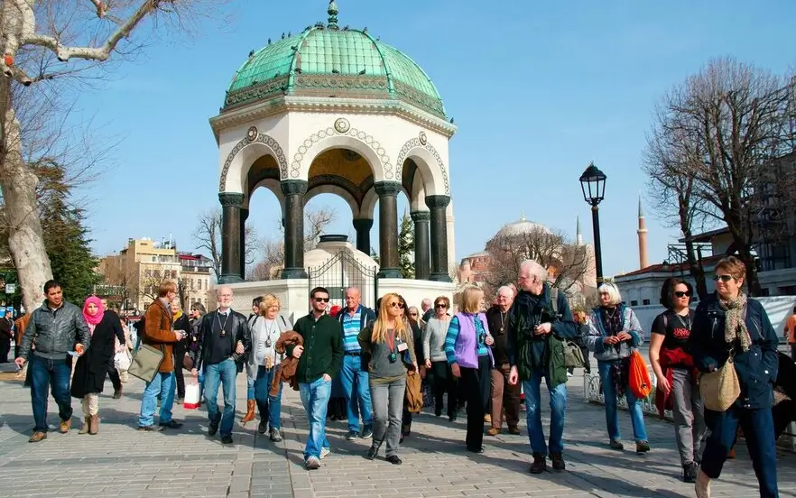 Travel to Istanbul in autumn with cheap tours