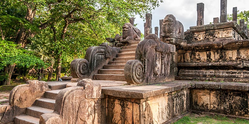 Buddhist temples in Sri Lanka; Photo source: steuartholidays.com. Photographer: Unknown