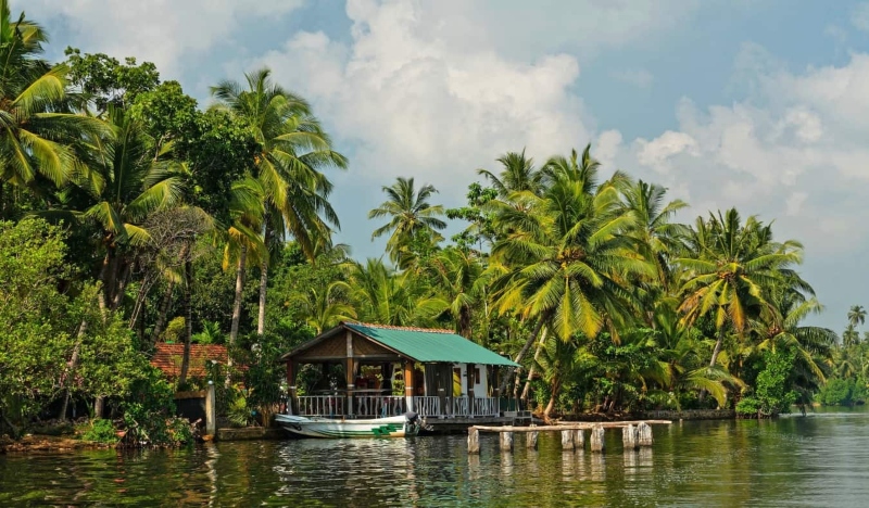 A wooden hut on the tropical coast of Sri Lanka; Photo source nomadicmatt.com. Photographer: Unknown