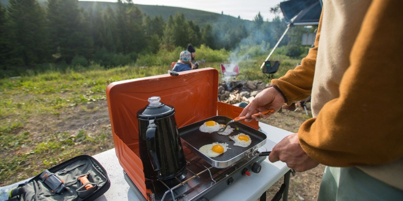suitable equipment for cooking camping food; Photo source: edition.cnn.com. Photographer: Unknown