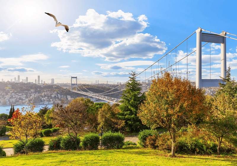 Türkiye's Bosphorus Bridge in autumn; Photo source: Royal White Property website. Photographer: Unknown