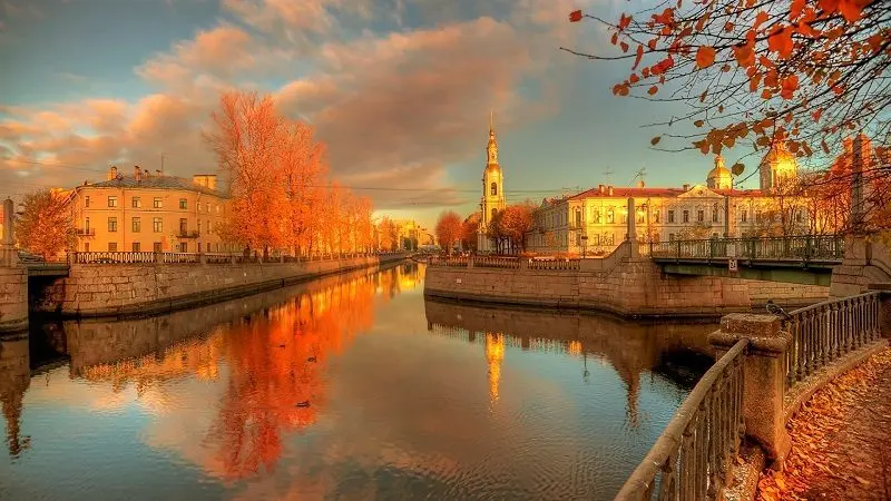 St. Petersburg in autumn; Photo source: Wall.alphacoders.com website. Photographer: Unknown