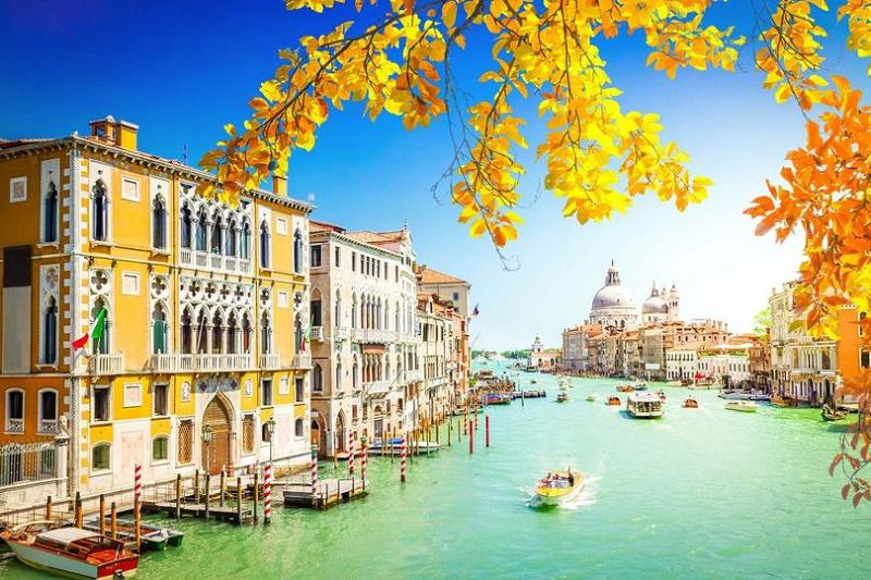 Venice, Italy in autumn; Photo source: Hera Tours Travel Agency website. Photographer: Unknown