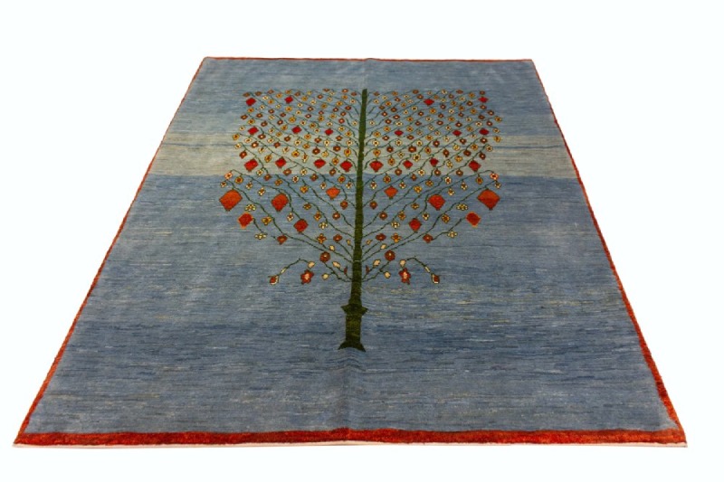 Qashqai hand embroidery with pomegranate tree design. Source: Iran Gebe site; Photographer: Unknown