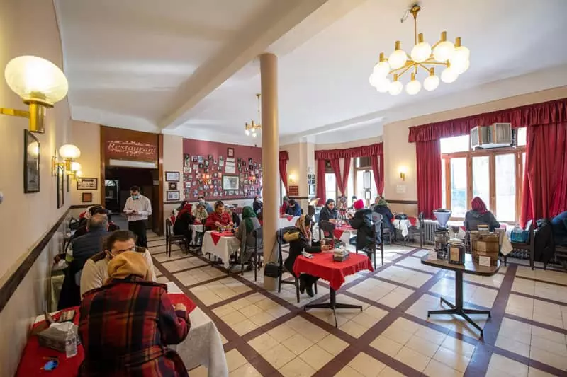 Layout and interior of Naderi Cafe