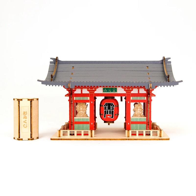Kaminarimon wooden puzzle; Photo source: store.azone.biz website. Photographer: Unknown