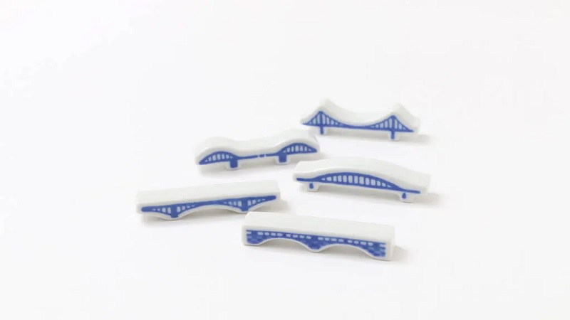 Chopstick stand on the table; Photo Source: www.timeout.com Photographer: Unknown