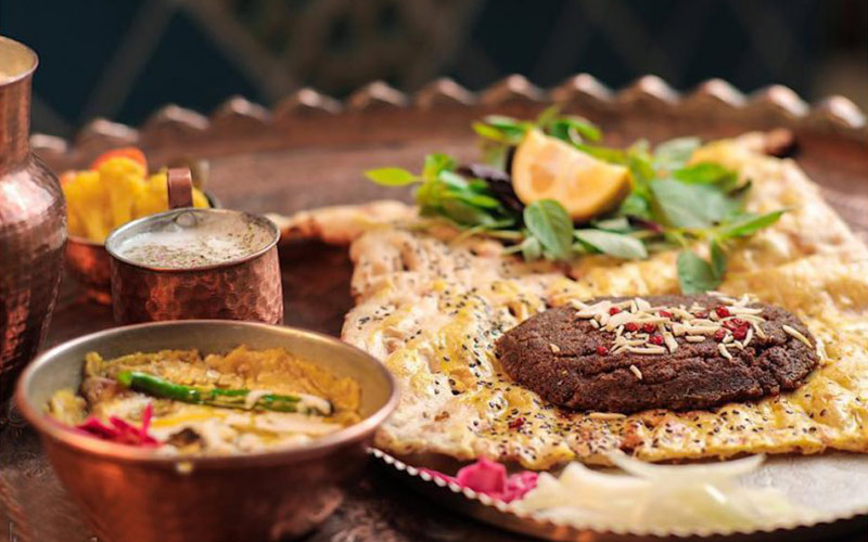 Isfahan fried rice with Sangak bread, photo source: uniqop.com, photographer: unknown