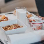 snacks of foreign airlines; Photo source: blog.tortugabackpacks.com website; Photographer: Unknown